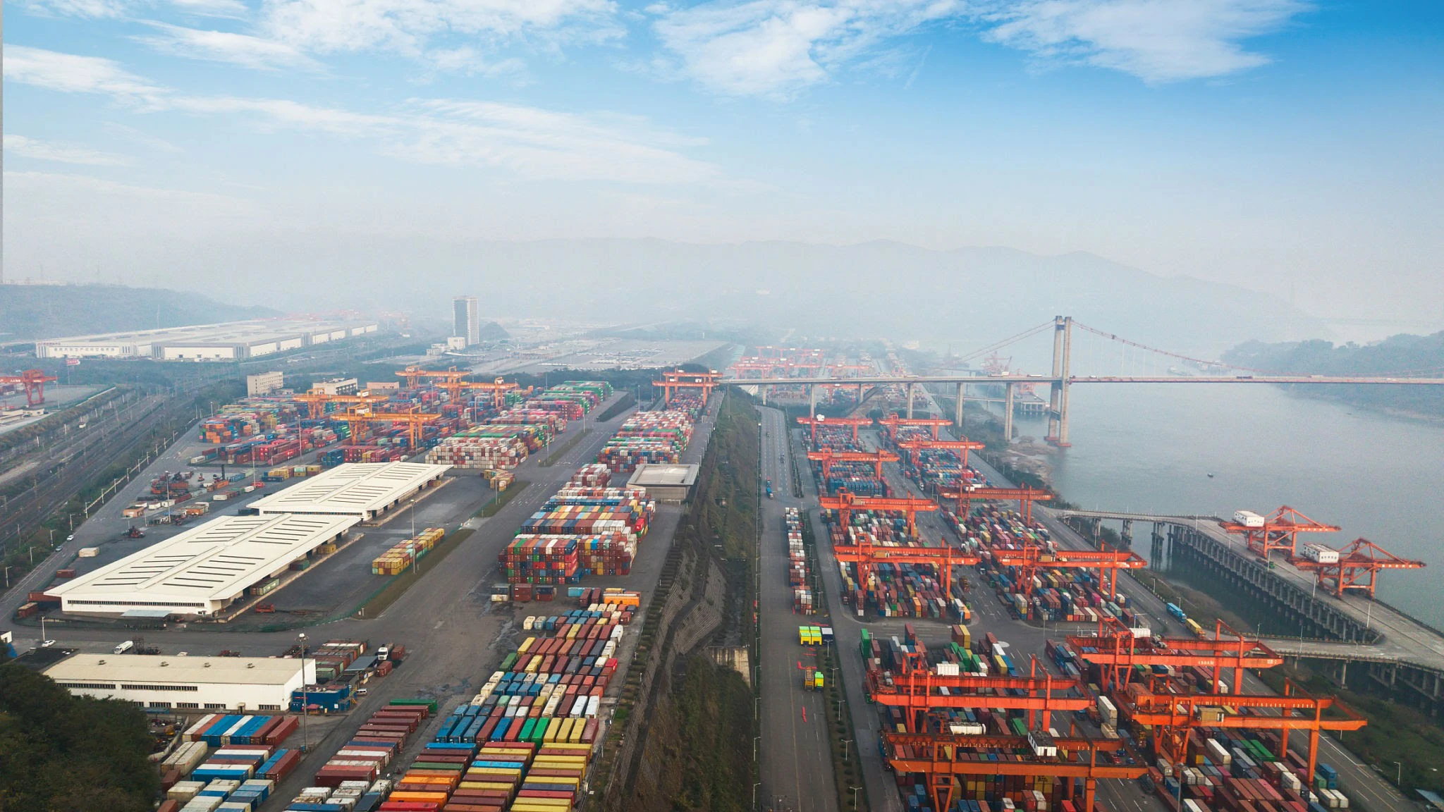 Export packing and consolidation for India-bound cargo